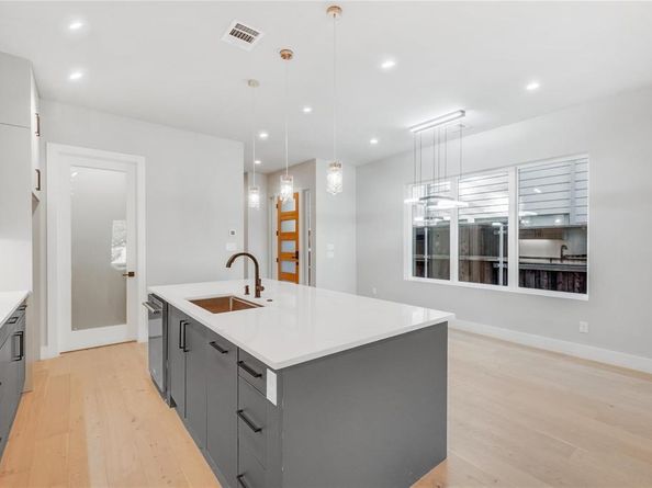 2333  Vagas Street , Dallas Texas 75219