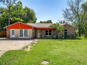 2728  Foxcroft Circle , Denton Texas 76209