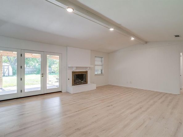 2728  Foxcroft Circle , Denton Texas 76209