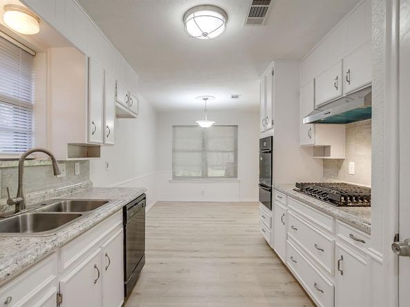 2728  Foxcroft Circle , Denton Texas 76209