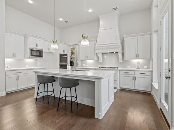 6744  Verandah Way , Irving Texas 75039