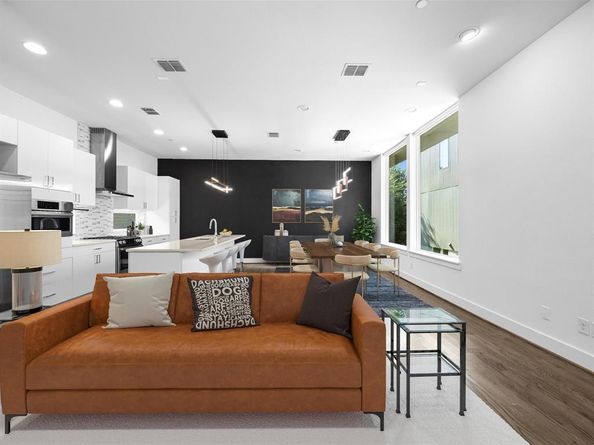 345  Mathey Court , Dallas Texas 75208