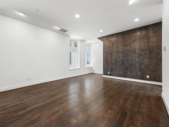 345  Mathey Court , Dallas Texas 75208
