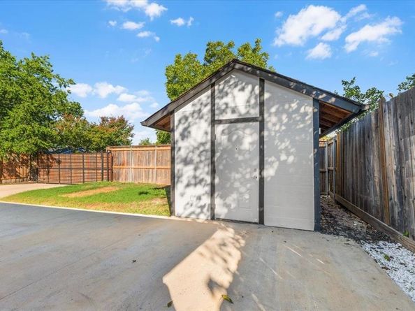 613  Oxford Park , Garland Texas 75043