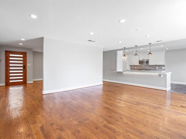 3736  Pageant Place , Dallas Texas 75244