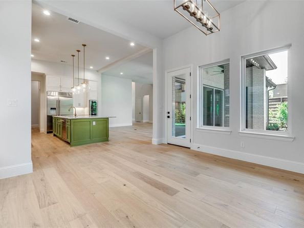 3845  Van Ness Lane , Dallas Texas 75220
