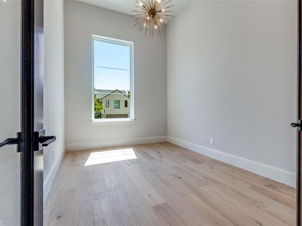 3845  Van Ness Lane , Dallas Texas 75220