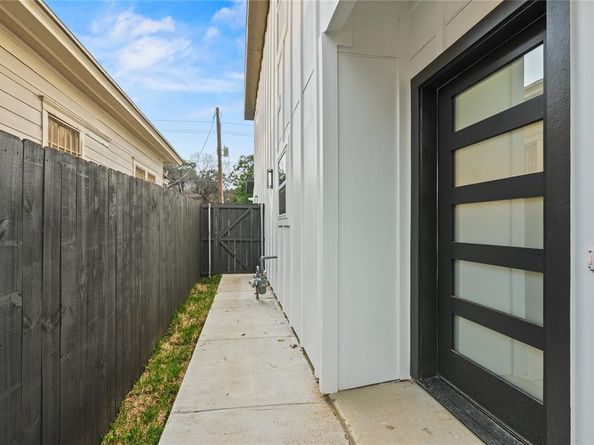1310  Coleman Avenue , Dallas Texas 75215
