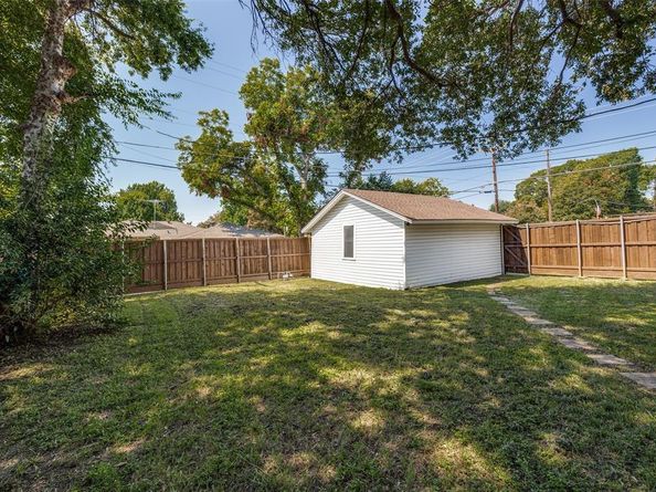 405  Easton Road , Dallas Texas 75218