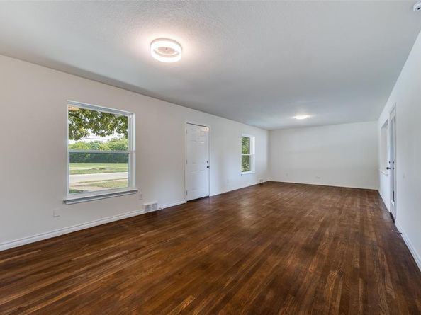405  Easton Road , Dallas Texas 75218