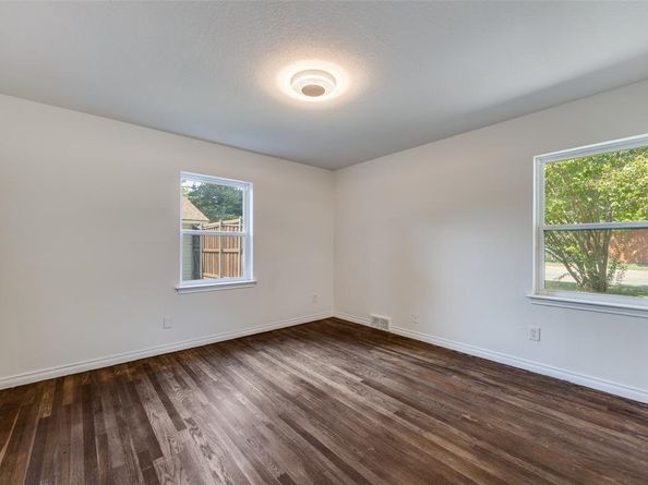 405  Easton Road , Dallas Texas 75218