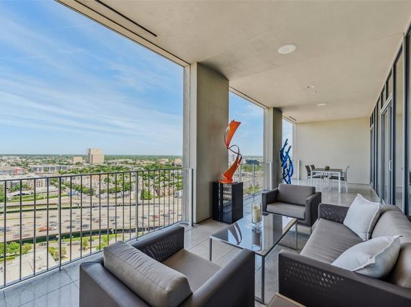 1717  Arts Plaza  1804, Dallas Texas 75201