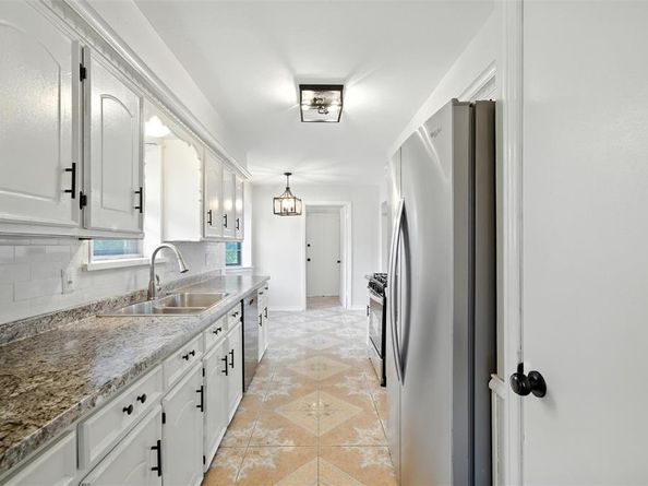5823  Marview Lane , Dallas Texas 75227