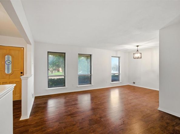 5823  Marview Lane , Dallas Texas 75227