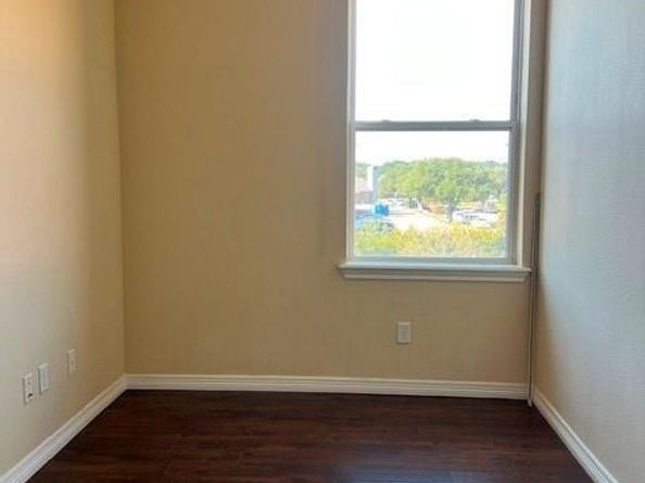 1100 W Trinity Mills Road  2001, Carrollton Texas 75006