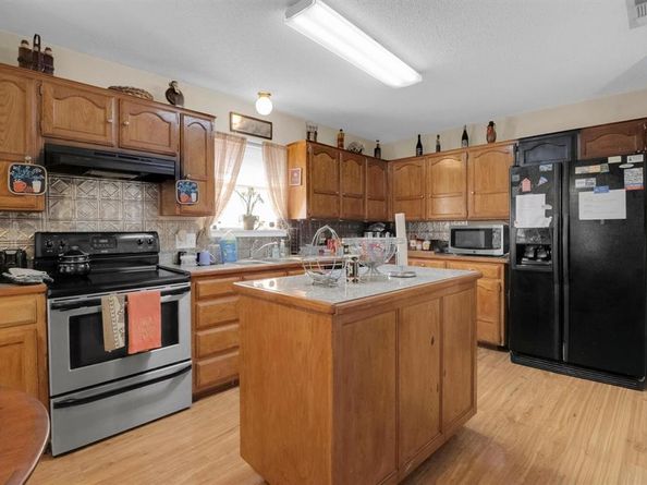 2839  Linden Lane , Grand Prairie Texas 75052