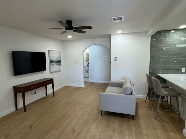 2432  Jonesboro Avenue , Dallas Texas 75228