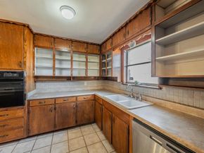 1548  Carl Street , Fort Worth Texas 76103