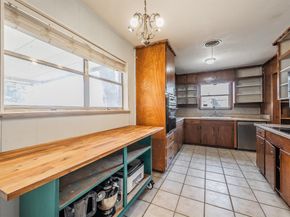 1548  Carl Street , Fort Worth Texas 76103