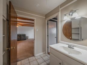 1548  Carl Street , Fort Worth Texas 76103