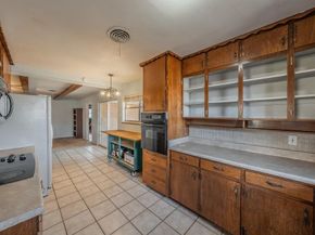 1548  Carl Street , Fort Worth Texas 76103