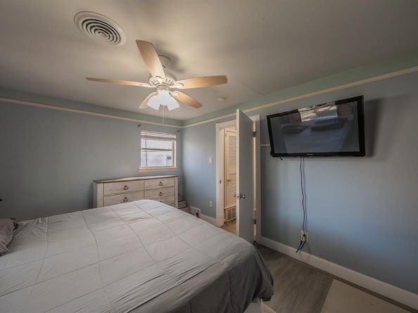 1548  Carl Street , Fort Worth Texas 76103