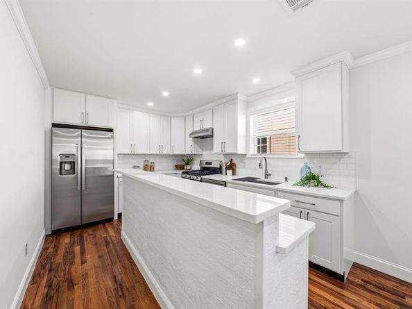 827  Westmount Avenue , Dallas Texas 75211