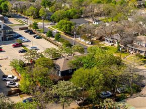 918  Elsbeth Street , Dallas Texas 75208