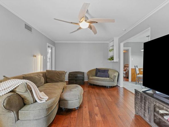 1233  Bardfield Avenue , Garland Texas 75041