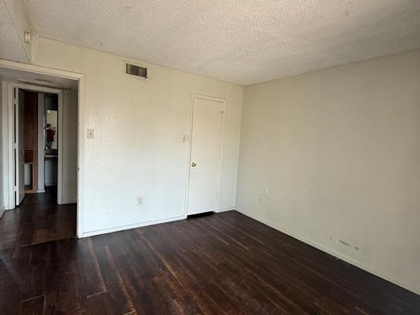 6050  Melody Lane  324, Dallas Texas 75231