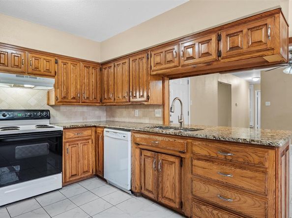 1108  Paula Drive , Arlington Texas 76012