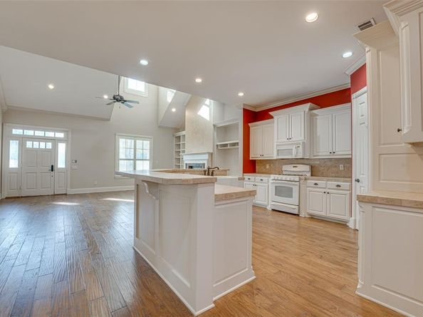 895  Ivy Lane , Rockwall Texas 75087