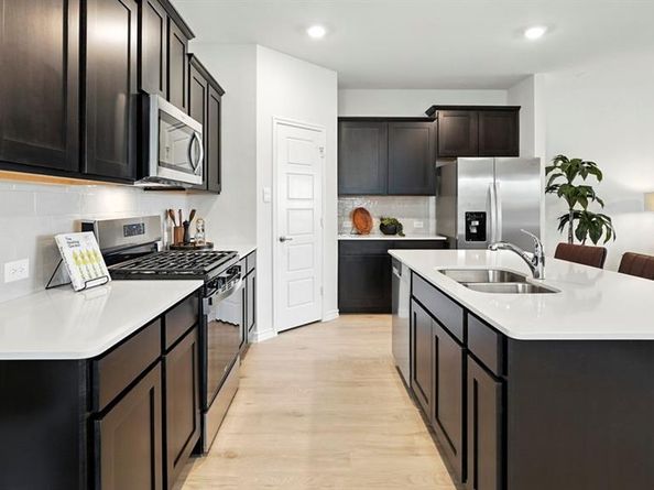 3509  Bar Claims Street , Aubrey Texas 76227