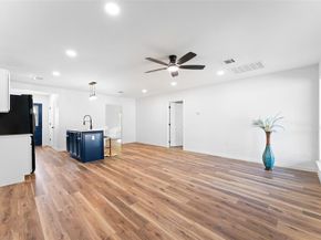 326  brownlee  , Dallas Texas 75224