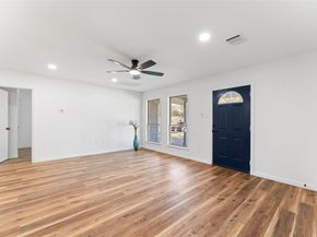 326  brownlee  , Dallas Texas 75224