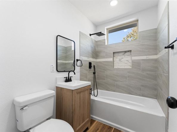 326  brownlee  , Dallas Texas 75224