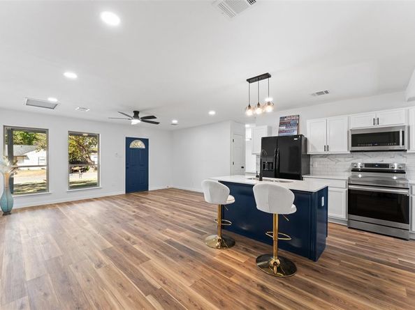 326  brownlee  , Dallas Texas 75224