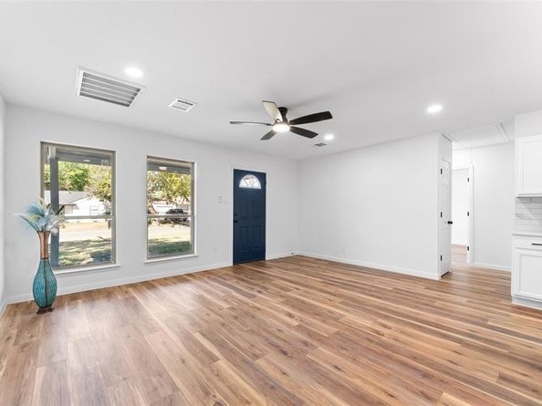 326  brownlee  , Dallas Texas 75224