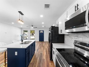 326  brownlee  , Dallas Texas 75224