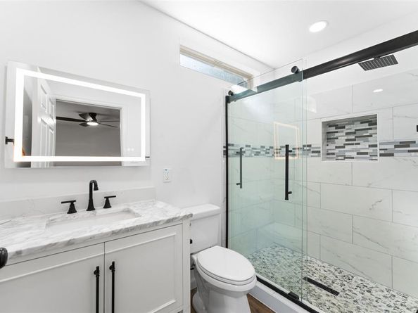 326  brownlee  , Dallas Texas 75224