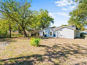326  brownlee  , Dallas Texas 75224