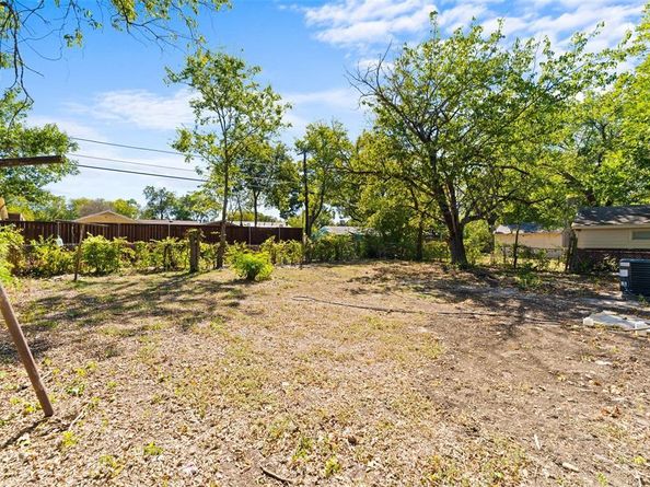 326  brownlee  , Dallas Texas 75224