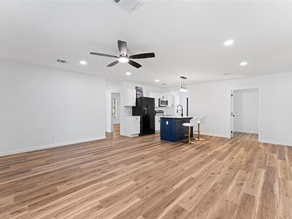 326  brownlee  , Dallas Texas 75224