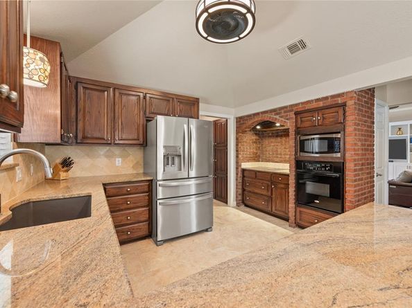 4404  Rambling Creek Drive , Arlington Texas 76016