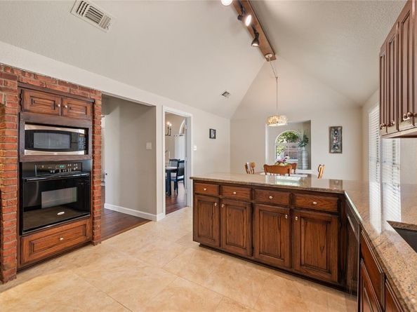 4404  Rambling Creek Drive , Arlington Texas 76016