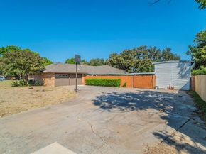 1313  York Drive , Edgecliff Village Texas 76134