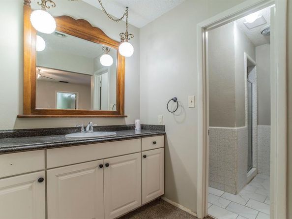 1313  York Drive , Edgecliff Village Texas 76134