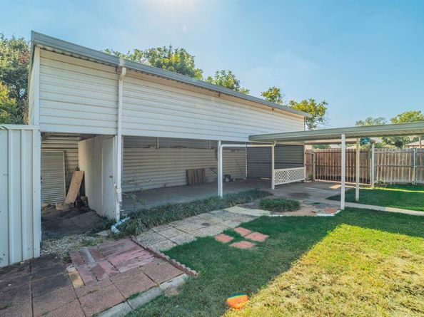 1313  York Drive , Edgecliff Village Texas 76134