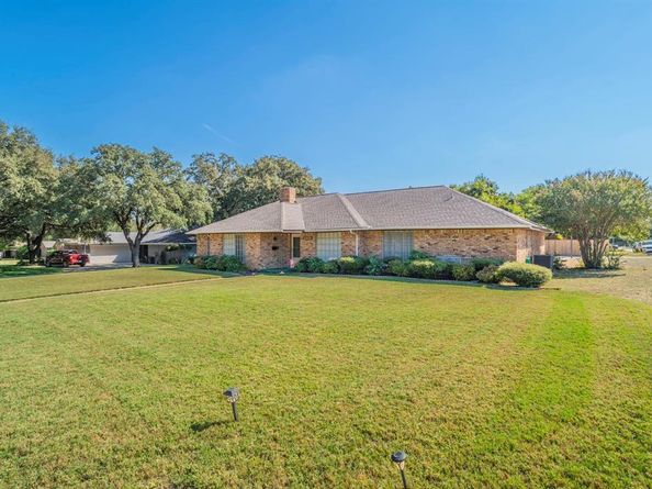 1313  York Drive , Edgecliff Village Texas 76134