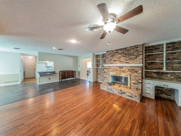 1313  York Drive , Edgecliff Village Texas 76134